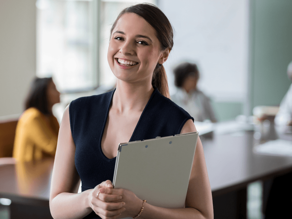 Quem é formado em administração pode trabalhar em escola?