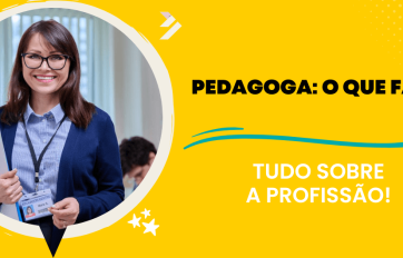 Mulher sorridente com crachá e documentos, ilustrando de forma clara pedagoga o que faz na profissão.